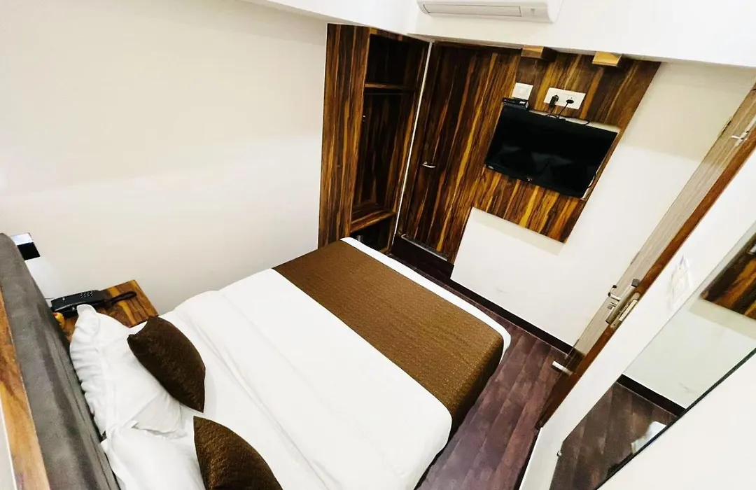 Hotel Hilton Suites-1